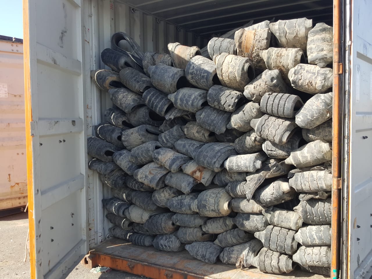 3 Cut Truck Tyres